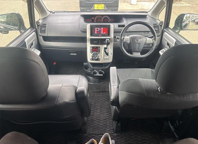 Toyota Noah (Reserved) full