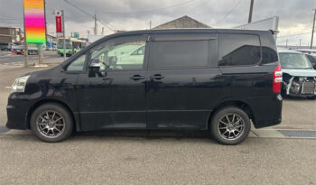 Toyota Noah (Reserved) full