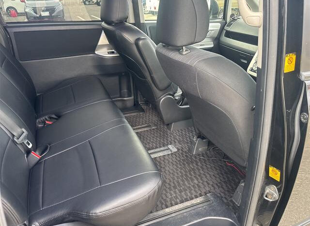 Toyota Noah (Reserved) full