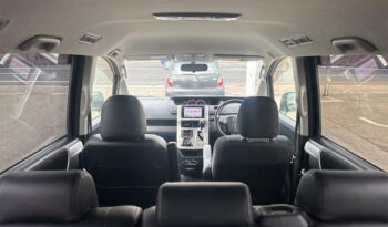 Toyota Noah (Reserved) full