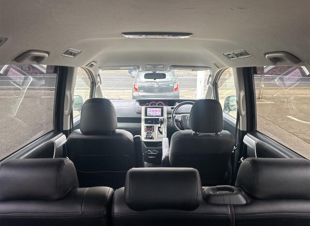 Toyota Noah (Reserved) full