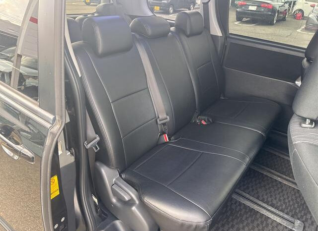 Toyota Noah (Reserved) full