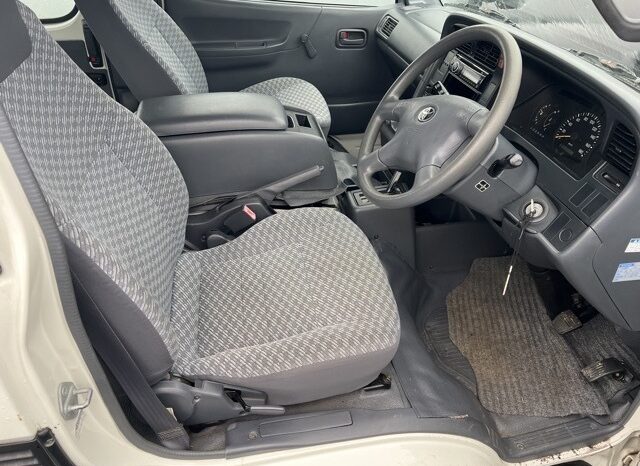 Toyota Hiace (Reserved) full